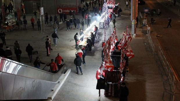 Σοκαριστικές μαρτυρίες οπαδών της Γιουβέντους για ενέδρα στο “Καραϊσκάκης”