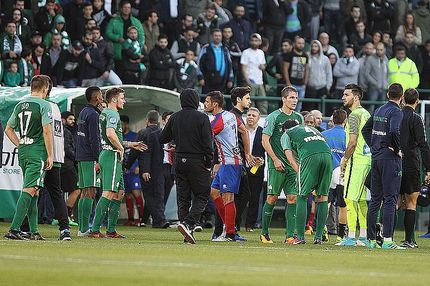 Τα συνθήματα κατά των Βαρδινογιάννηδων έφερε… ξύλο στην εξέδρα