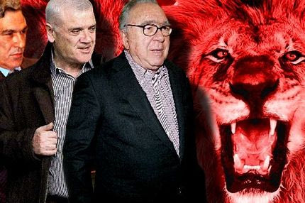 Χέρι χέρι Μελισσανίδης – Κόκκαλης, στο βάθος Θωμάς