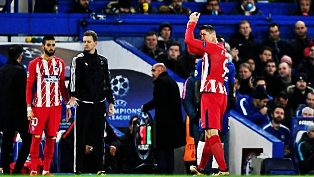 Το standing ovation που προκάλεσε ανατριχίλα!