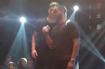 Ο Ρέλεφορντ έριξε 30αρα στον Πέτγουεϊ και μετά του πήρε το… μικρόφωνο!