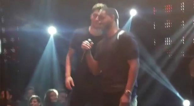 Ο Ρέλεφορντ έριξε 30αρα στον Πέτγουεϊ και μετά του πήρε το… μικρόφωνο!