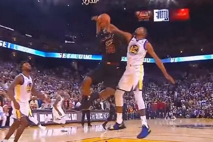 Τα δυο… φάουλ που τρέλαναν τον ΛεΜπρόν