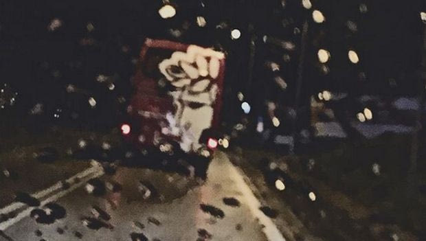 Ένα ποστάρισμα, πολλά μηνύματα