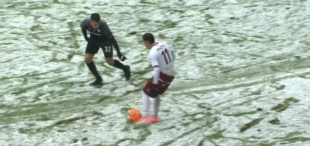 Με πορτοκαλί μπάλα στη χιονισμένη Λάρισα!