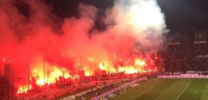 Εκατοντάδες πυρσοί στην Τούμπα