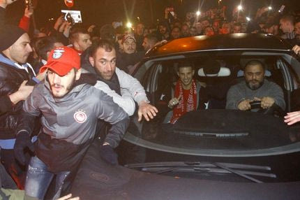 Το ερυθρόλευκο “Més que un club” του Μιραλάς