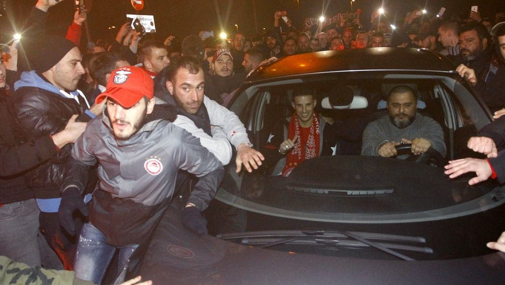 Το ερυθρόλευκο “Més que un club” του Μιραλάς