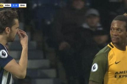 Οι φωτογραφίες που “καίνε” άσο της Γουέστ Μπρομ για την ρατσιστική επίθεση στον Μπονγκ