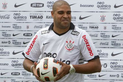 Φαβέλες και καλάσνικοφ τέλος. Μόνο γυμναστική ο Αντριάνο!