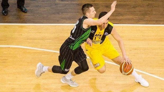 “Είμαστε ακόμα ζωντανοί” τραγουδούν οι παίκτες της ΑΕΚ