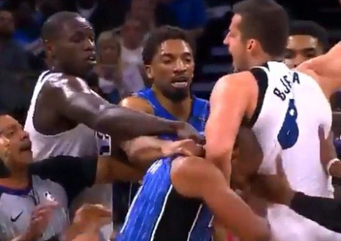 Χτυπήματα μποξ ο Αφλάλο, κεφαλοκλείδωμα ο Μπιέλιτσα