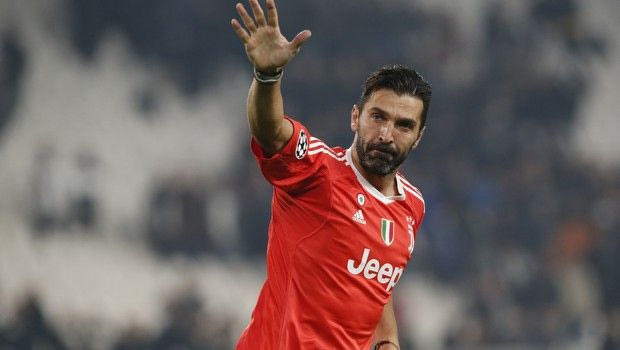 Γίγαντας Μπουφόν: αποκρούει πέναλτι και στα 40 του!