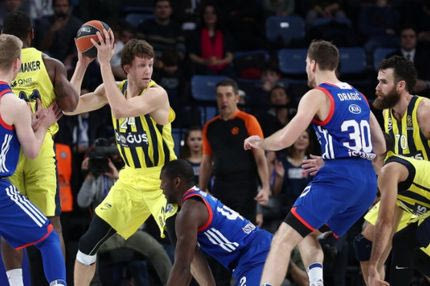 Η Φενέρμπαχτσε δεν μασάει, η Ρεάλ πάτησε μπανανόφλουδα