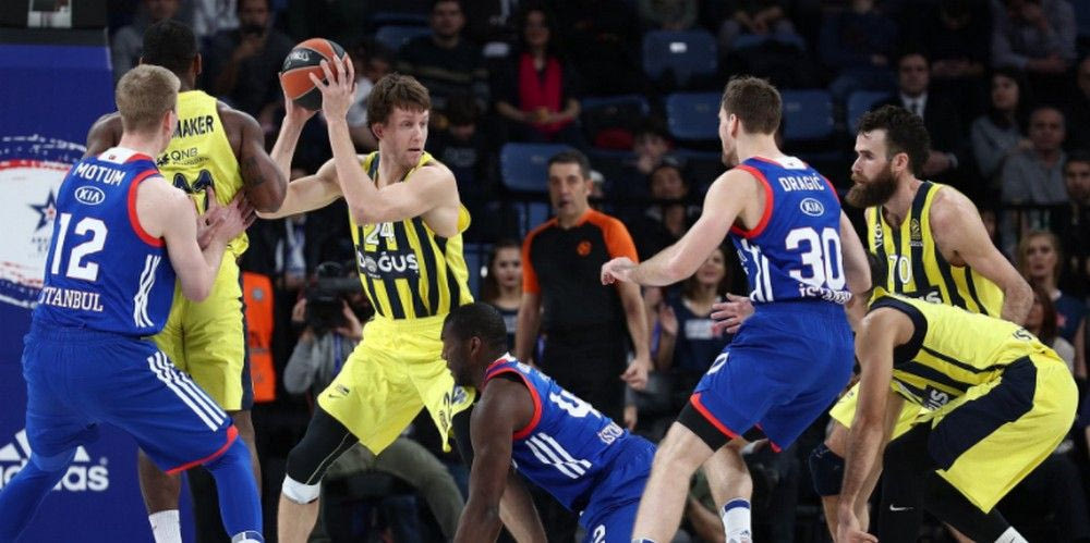 Η Φενέρμπαχτσε δεν μασάει, η Ρεάλ πάτησε μπανανόφλουδα