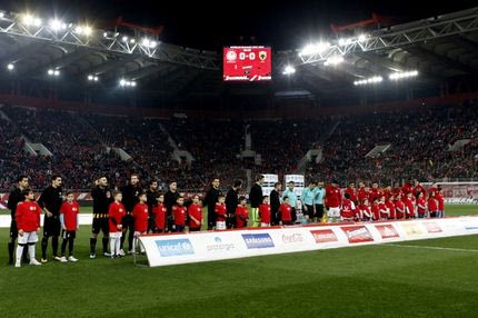 Πανό για τη Μακεδονία στη Θύρα 7!