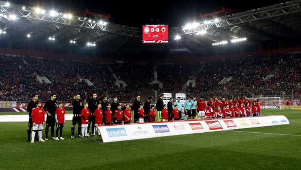 Πανό για τη Μακεδονία στη Θύρα 7!