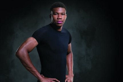 10 φωτογραφίες του Αντετοκούνμπο που αποδεικνύουν ότι έχει πάντα “τα μάτια στον στόχο”