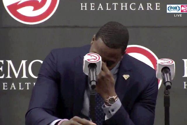 VIDEO: Τα δάκρυα του Χάουαρντ στην παρουσίασή του από τους Χοκς