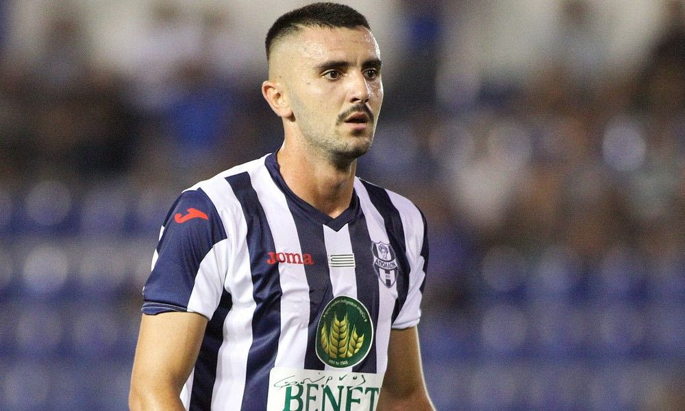 Έξαλλος ο Κούρος στην αλλαγή του