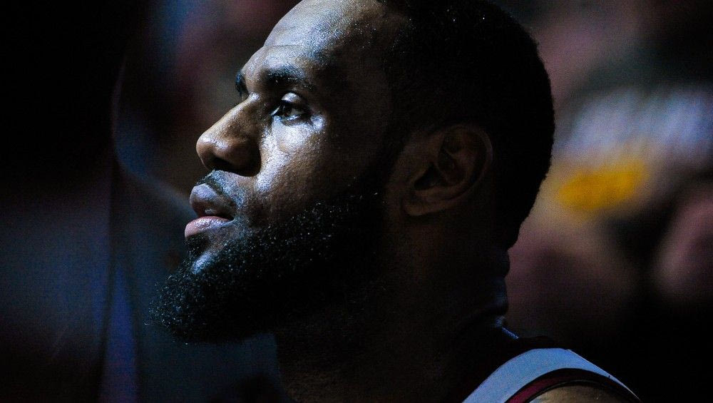 Ο Λεμπρόν Τζέιμς σήκωσε τη γροθιά του όπως ο Σμιθ και ο Κάρλος