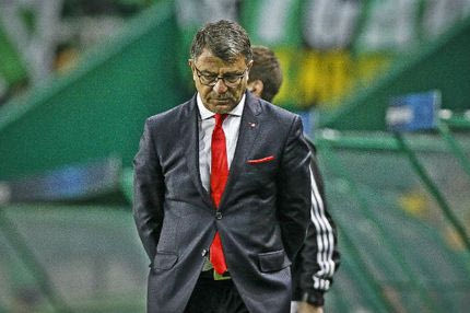 Παίρνει προπονητές με ημερομηνίες λήξης