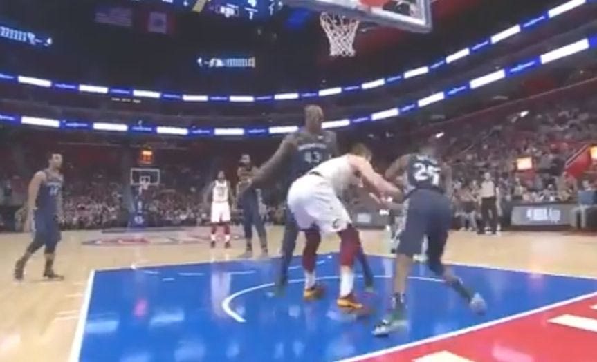 Σοκαριστικό VIDEO: Η στιγμή που ο Λαβ έσπασε το χέρι του