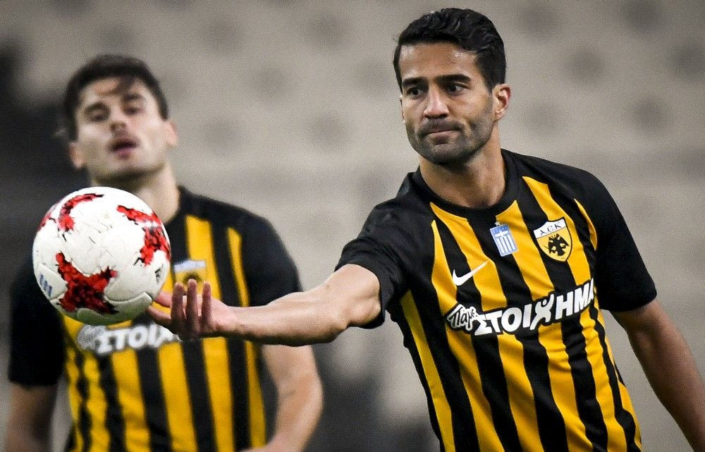 Της μιλάει της μπάλας ο Μασούντ