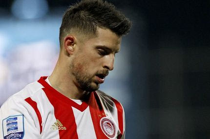 Δεν έφτανε ο Μιραλάς, ήθελε και ξύλο!