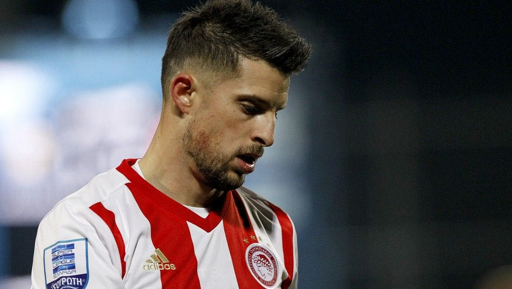 Δεν έφτανε ο Μιραλάς, ήθελε και ξύλο!