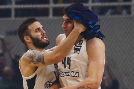 Οι “καρπαζιές” στον Μήτογλου έπεσαν βροχή