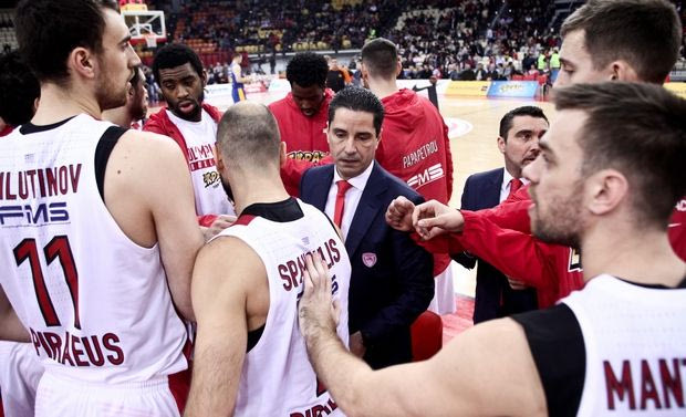 Με το “μαχαίρι” στα δόντια