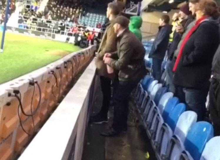 Συνελήφθη ο οπαδός που ούρησε στο μπουκάλι του αντίπαλου τερματοφύλακα