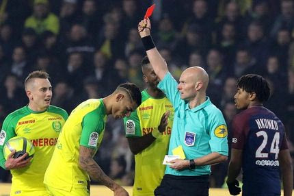 Ο “τρελός” διαιτητής της Ligue 1 δεν γινόταν να γλιτώσει την τιμωρία!