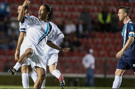 Από συμπαίκτης με Ροναλντίνιο, υπογράφει στην Λαμία!