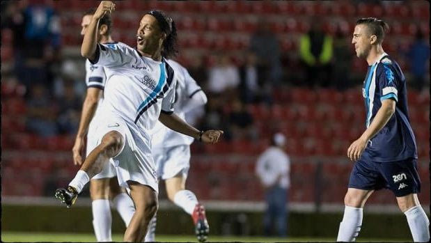 Από συμπαίκτης με Ροναλντίνιο, υπογράφει στην Λαμία!