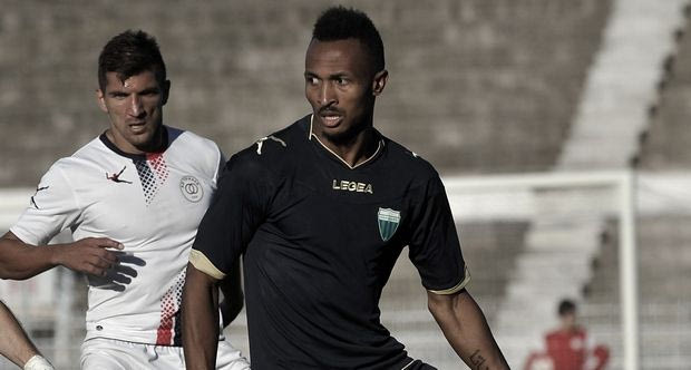 Εμπόδιο ο Κομπότης για Τόνι Σίλβα