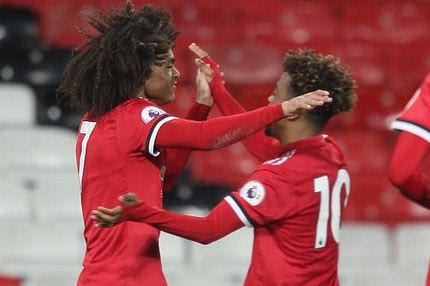 Οι οπαδοί βρήκαν τον “νέο Φελαϊνί” και τον συγκρίνουν με … Μέσι και Μπεστ!