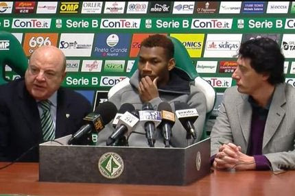 Παρουσιάστηκε στην Αβελίνο, αλλά θα παίξει σε άλλη ομάδα ο Καμπέσας!