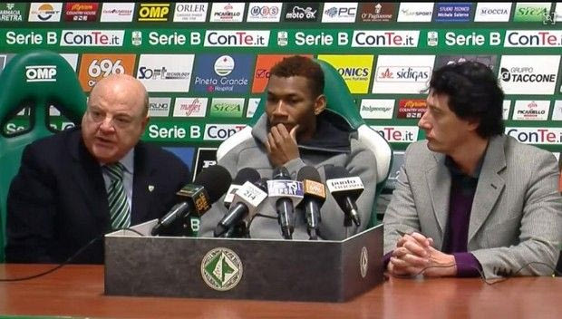 Παρουσιάστηκε στην Αβελίνο, αλλά θα παίξει σε άλλη ομάδα ο Καμπέσας!