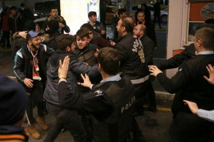 Ξύλο και λιποθυμίες κατά την άφιξη του Τουράν στην Τουρκία!