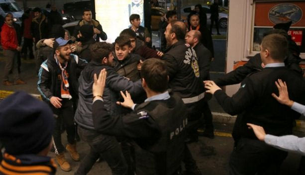 Ξύλο και λιποθυμίες κατά την άφιξη του Τουράν στην Τουρκία!