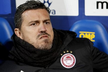 Πρώτα τον αποθέωσε και μετά τον… απέκλεισε