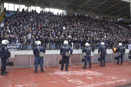 Έπαιξαν κρυφτό με την αστυνομία 300 οπαδοί του ΠΑΟΚ στη Λαμία!