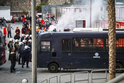 Επεισόδια έξω από το “Καραϊσκάκης”
