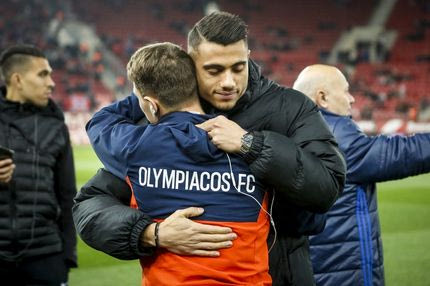 Μετά τα επεισόδια είχαμε… αγκαλιές!