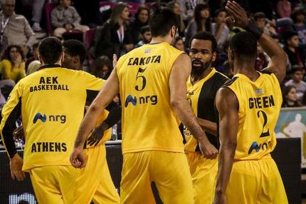 Πανάξια Κυπελλούχος η ΑΕΚ, 88-83 τον Ολυμπιακό!