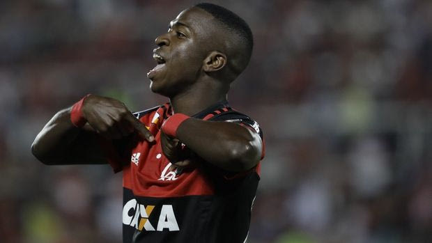 Ποιος Νεϊμάρ; Ο Βινίσιους έχει ξετρελάνει τους φίλους της Ρεάλ!