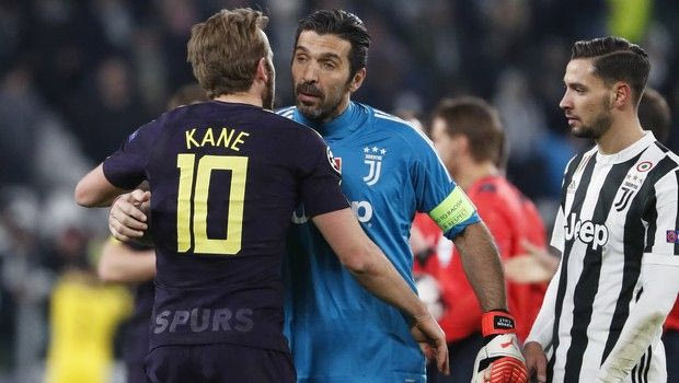 “Πέσιμο” σε Μπουφόν από παλαίμαχο της Μπάγερν: “Πρέπει να σταματήσεις…”