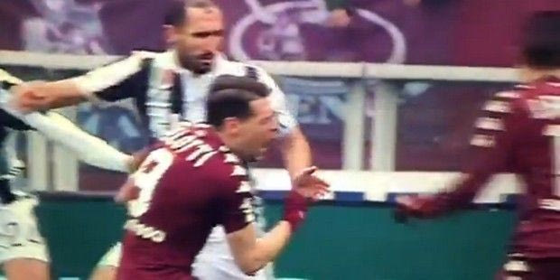 Ο Κιελίνι έχει πολύ βαρύ χέρι και ο Μπελότι το ένιωσε…